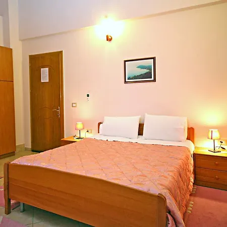 Primavera 3* فلورا